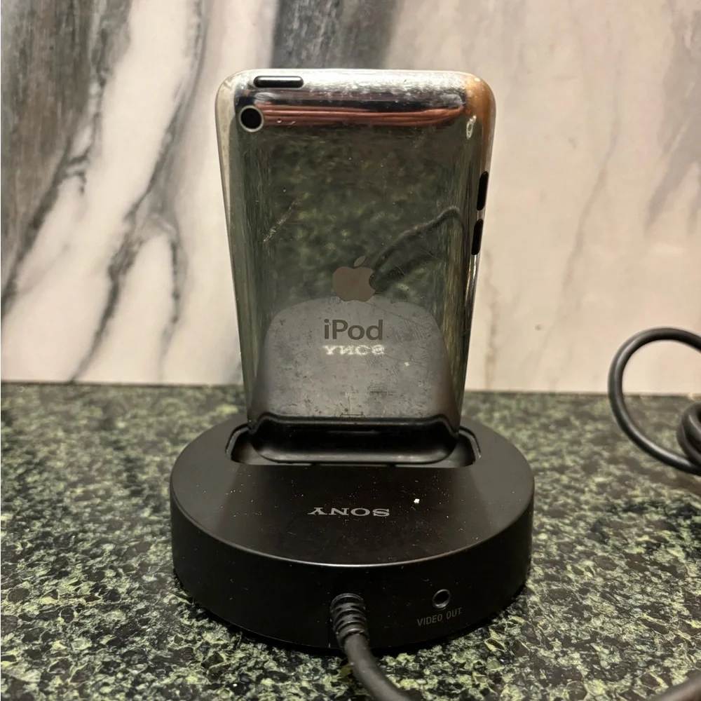 Apple iPod Classic - Silver Metallic Back